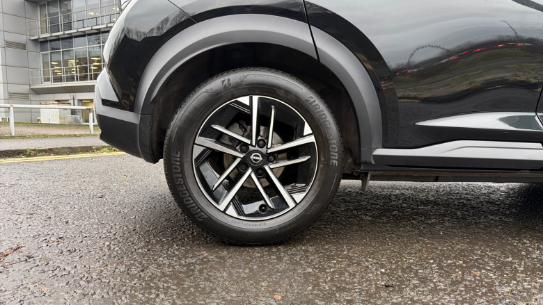 Nissan Juke 1.0 DiG-T N-Connecta 5dr Petrol Hatchback